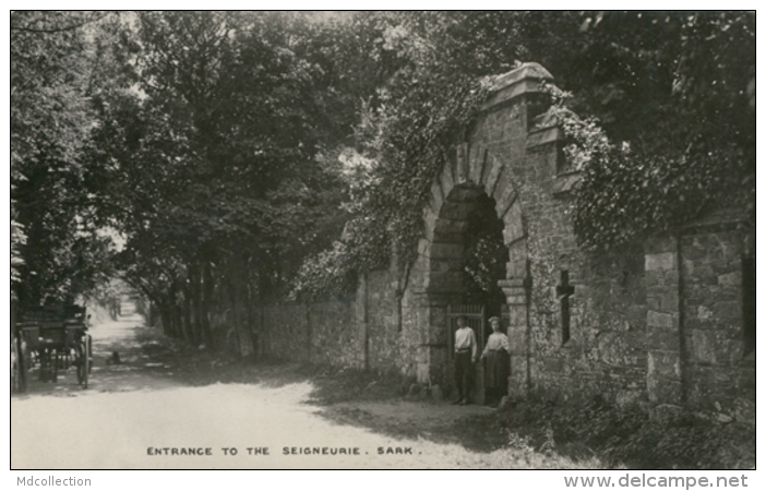 GB SARK / Entrance To The Seigneurie / CARTE GLACEE - Sark