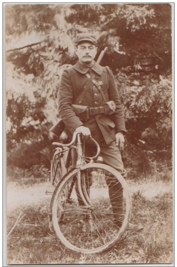 CPA PHOTO GUERRE 1914 1918 Soldat Militaire Estafette à Vélo Bicyclette Fusil - Oorlog 1914-18