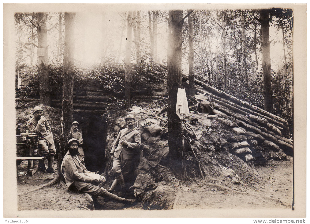Photo Aout 1917 Chemin Des Dames - CRAONNE - Soldats Français Devant Leur Abri (Photo J. PATRAS) (A141, Ww1, Wk1) - Craonne