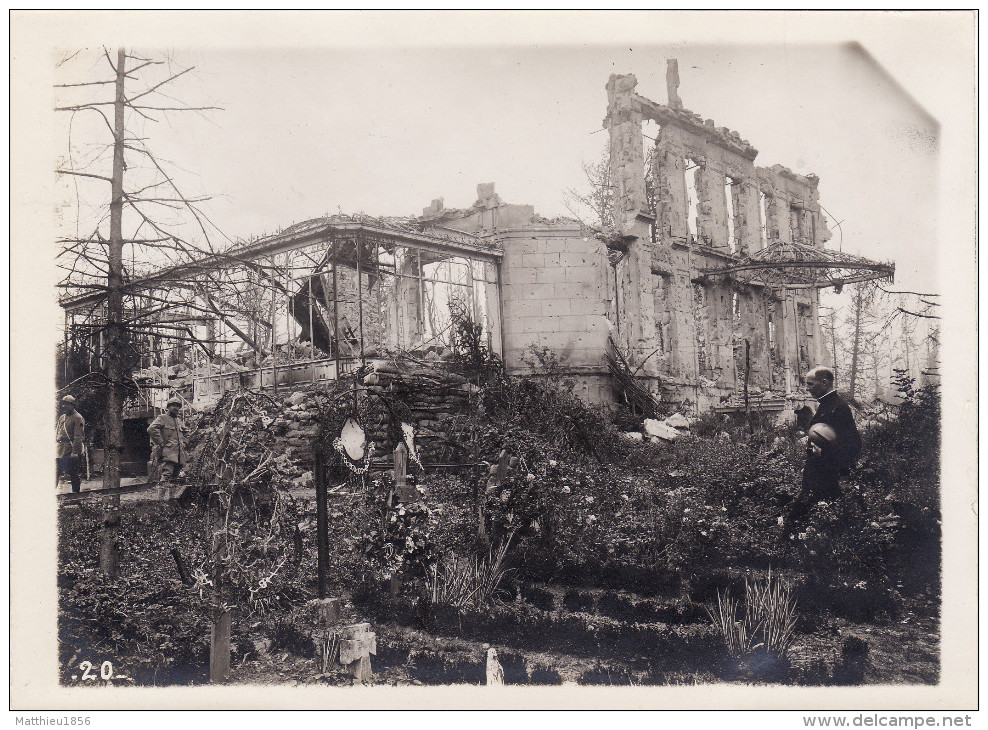 Photo Aout 1917 Chemin Des Dames - CRAONNELLE (près Craonne) - Le Château, Tombes (Photo J. PATRAS) (A141, Ww1, Wk 1) - Craonne