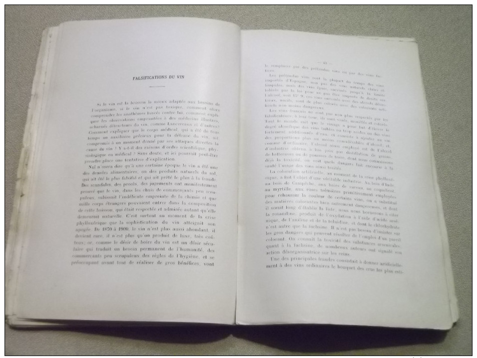 "LE VIN NATUREL"   Sa Valeur dans la prophylaxie de l´alcoolisme.  par le Dr Paul Martin.    1933.