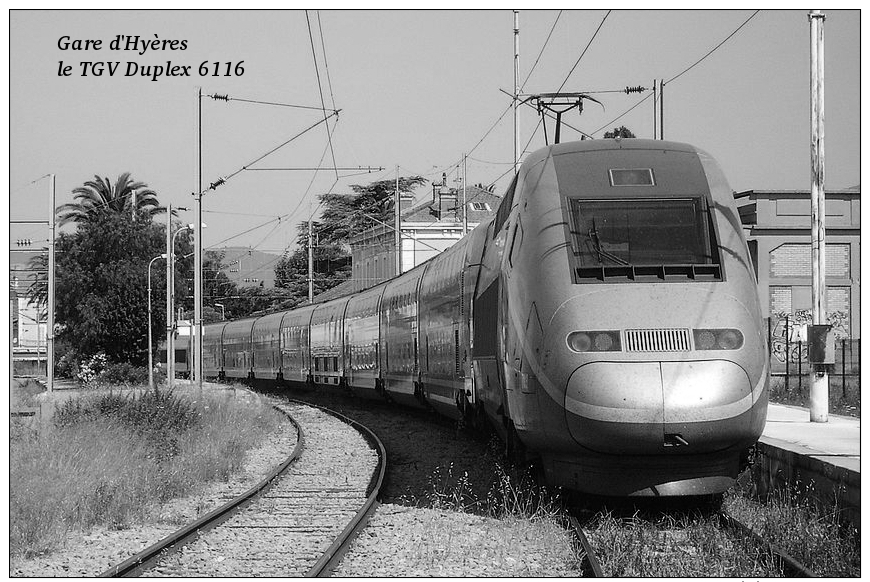 Gare D´Hyères , Département Du Var , Le TGV Duplex 6116 - Une Photo Reproduit Carte Postale  10x15 Cm. - Gares - Avec Trains