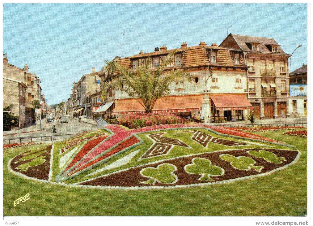 54 LUNEVILLE - Place De La Gare Et Rue Carnot    (carte Neuve) - Luneville