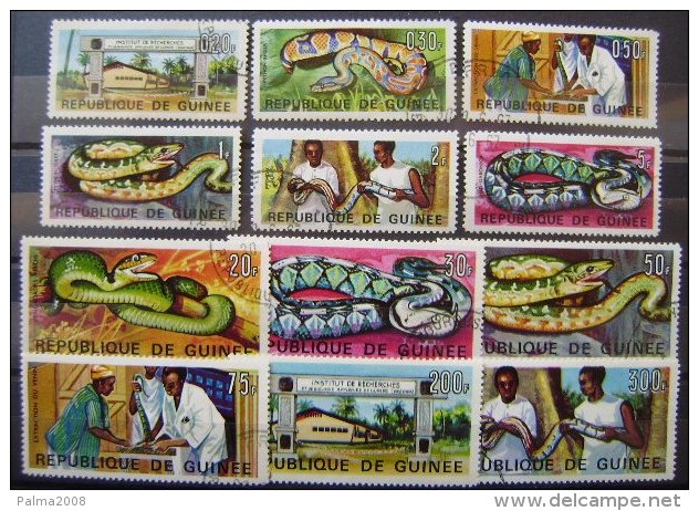 REPUBLICA DE GUINEA - IVERT 316/25 + A69/70 USADOS - INSTITUT. INVESTIGACION - SERPIENTES - (H 061) - Guinea Equatoriale