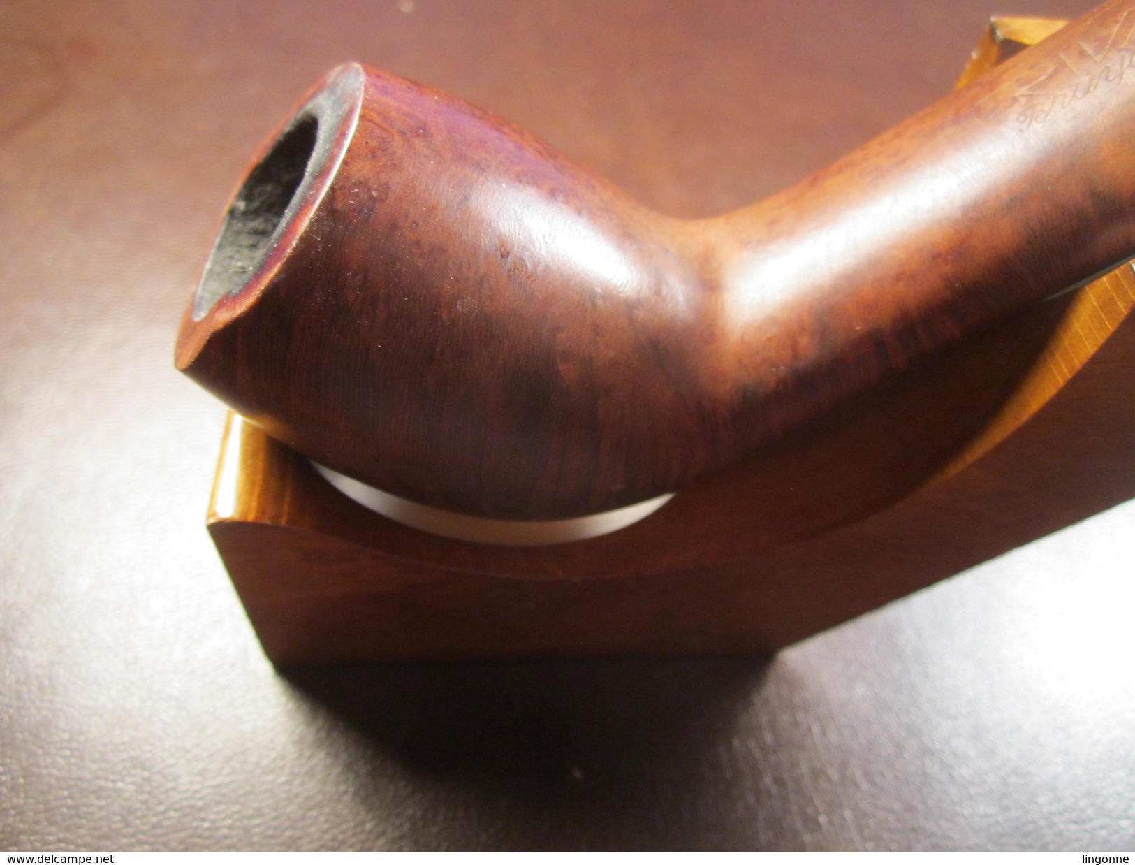 BELLE PIPE AVEC SON SUPPORT Marqué : St CLAUDE - Marque : RIVA BRUYERE Longueur : 16 Cm Env Largeur : 2.2 Cm Env - Pipas En Madera De Brezo ( Bruyere)