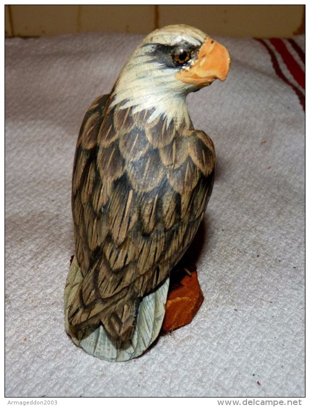 VINTAGE ANCIENNE STATUE FIGURINE EN BOIS UN AIGLE ROYAL SUR BRANCHE BE 9.5 Cm - Bois