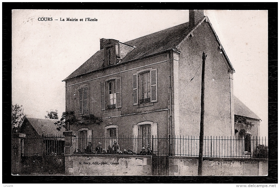 CPA ANCIENNE- COURS (58)- LA MAIRIE ET L'ECOLE AVEC ANIMATION- TRES GROS PLAN - Cosne Cours Sur Loire