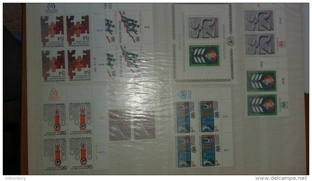 0114: UNO- Wien ** Ausgaben, Meist Viererblocks Mit Tabs 1979- 1991, Siehe 24 Abbildungen - Collections