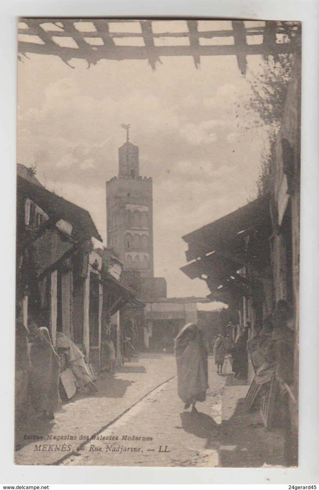 CPSM MEKNES (Maroc) - Rue Nadjarine - Meknès
