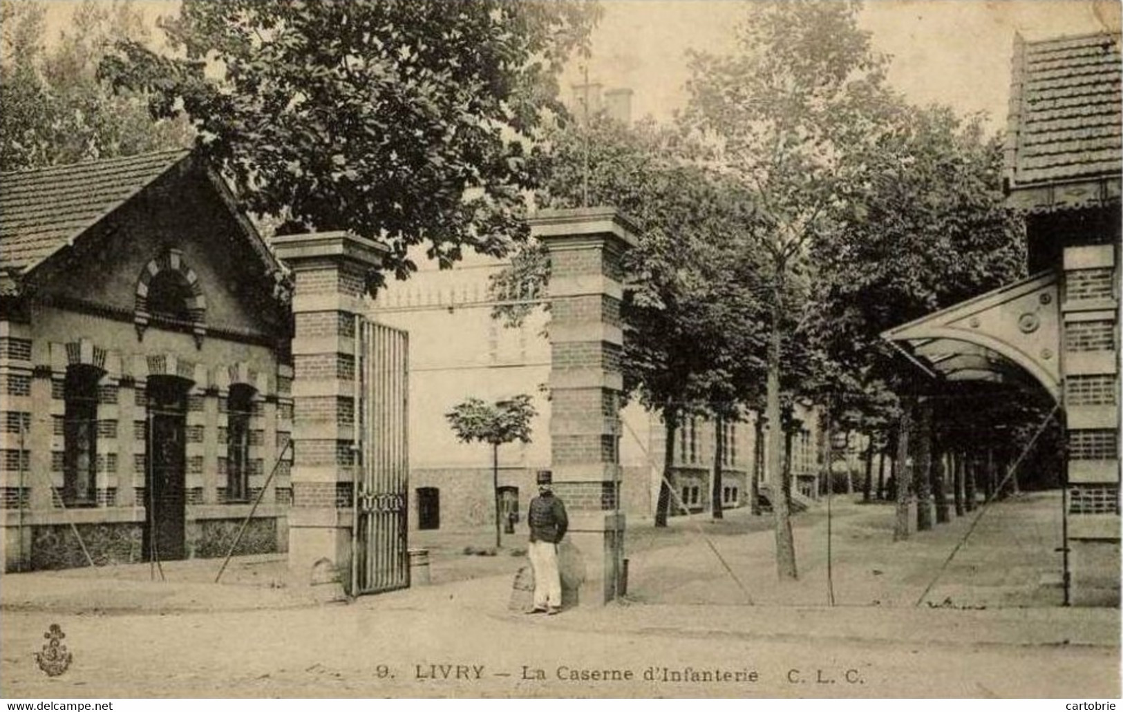 Dépt 93 - LIVRY-GARGAN - La Caserne D'Infanterie - Animée - CLC N° 9 - Livry Gargan