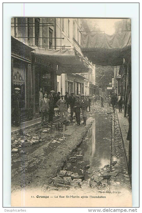 ORANGE - Rue Saint Martin Après L´inondation - Beau Plan Animé Devant Devanture "A La Grande Maison" - TBE - 2 Scans - Orange