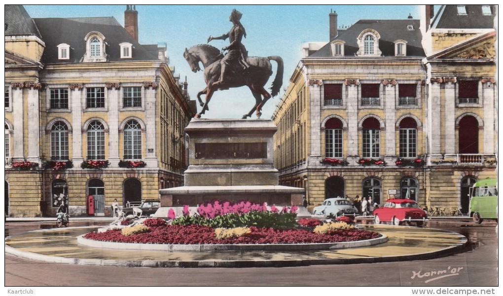 Orleans: SIMCA ARONDE, RENAULT DAUPHINE, MOPED, AUTOBUS  - Place Du Martroi / Rue Royale - Toerisme