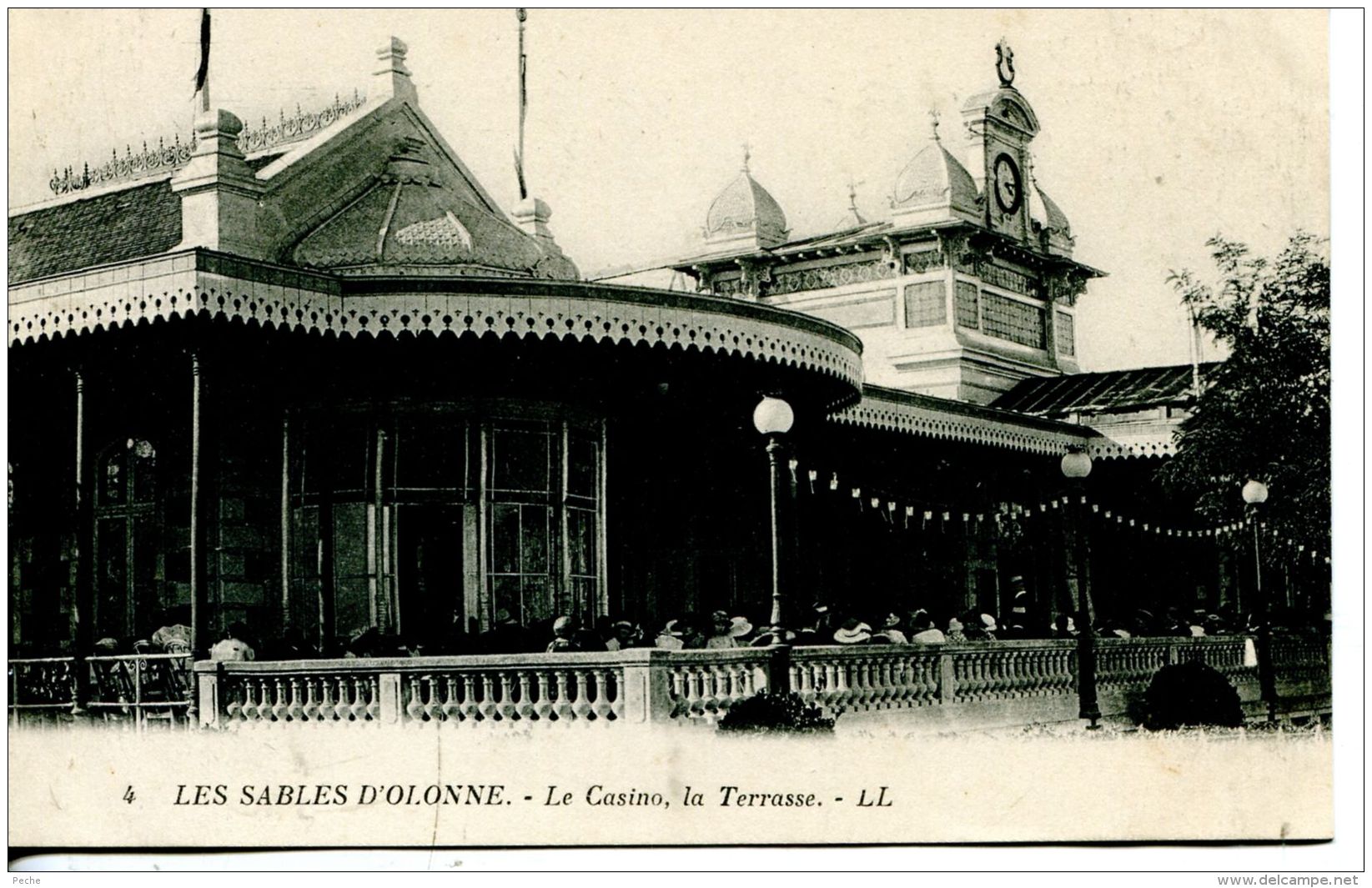 N°49669 -cpa Les Sables D'Olonne -le Casino Et La Terrasse- - Casinos