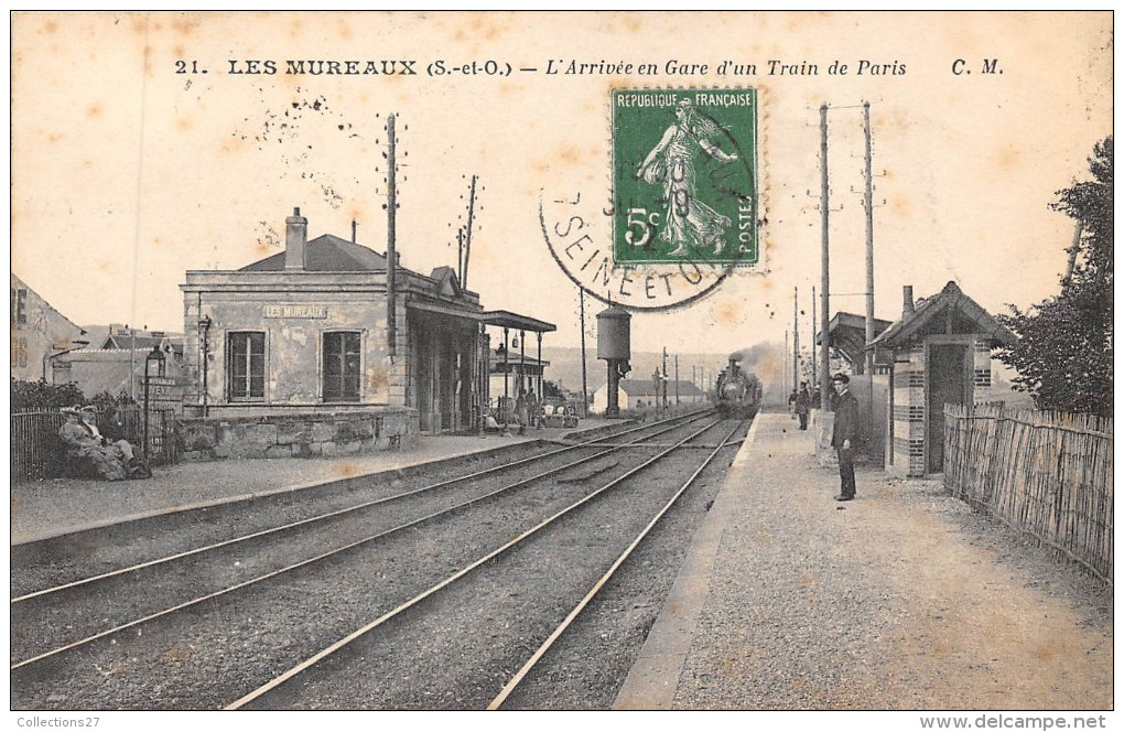 78-   LES MUREAUX - L'ARRIVEE EN GARE D'UN TRAIN DE PARIS - Les Mureaux