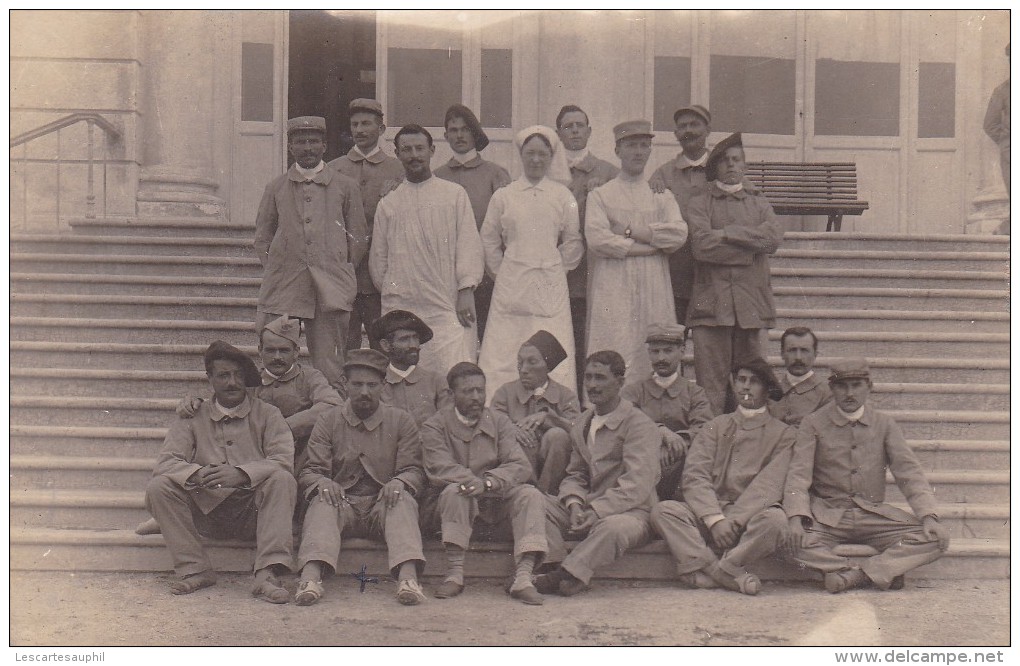Hopital Militaire De Hyeres 1916 Poilus  En Uniformes Infirmiere Et Docteur Zouave Carte Photo - Personnages
