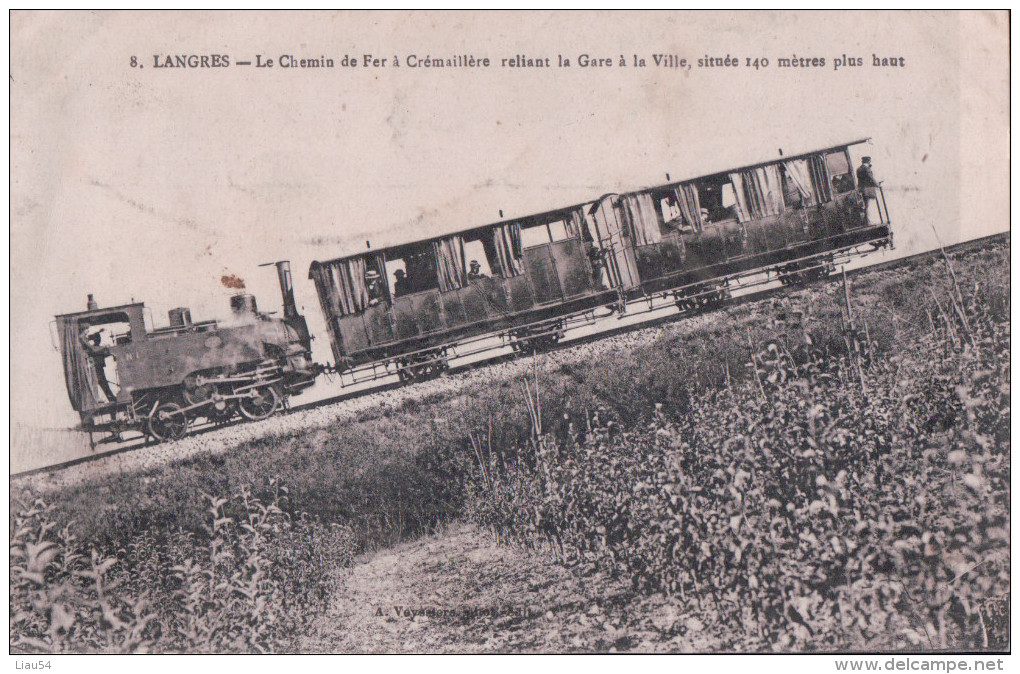 LANGRES Le Chemin De Fer à Crémaillère Reliant La Gare à La Ville, Située 140 Mètres Plus Haut - Langres