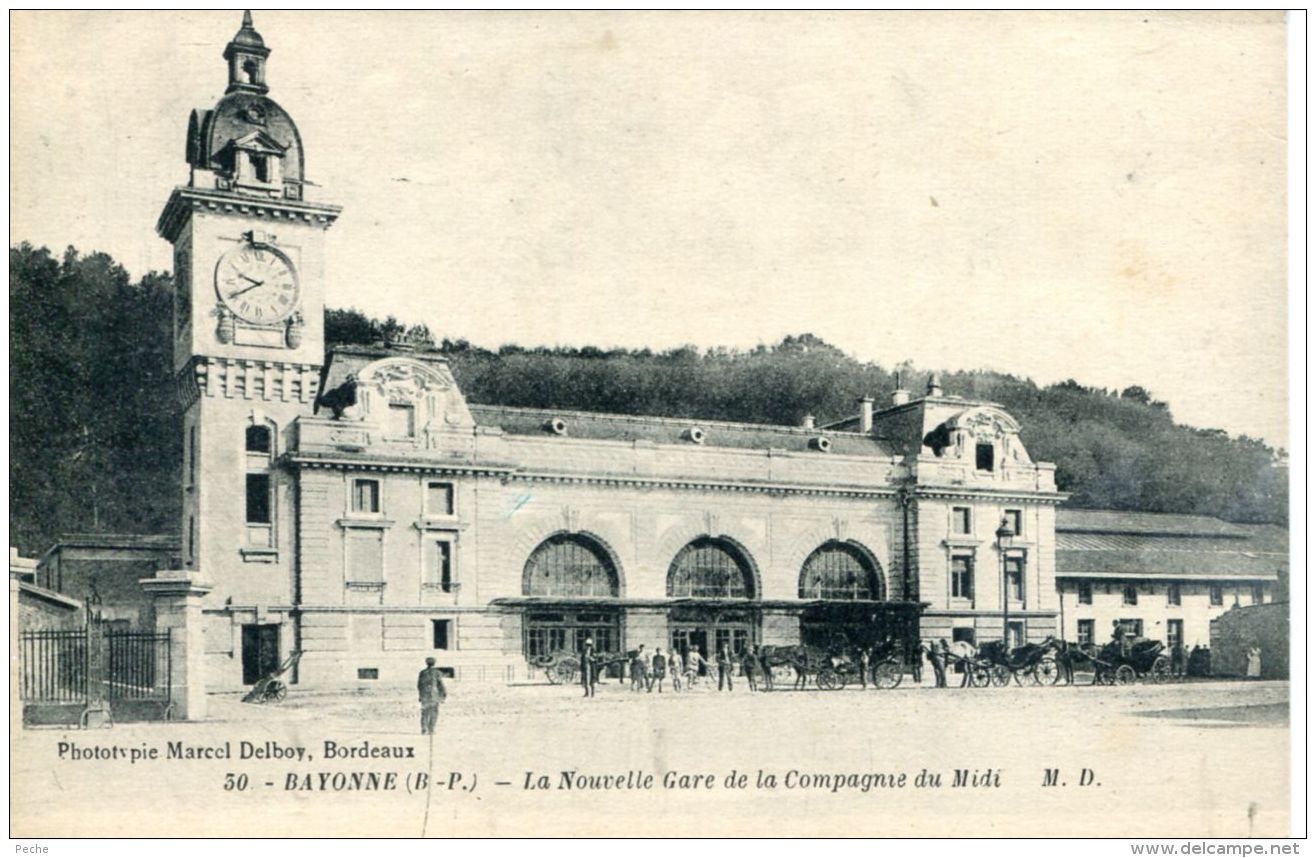 N°49722 -cpa Bayonn -la Nouvelle Gare De La Compagnie Du Midi- - Gares - Sans Trains