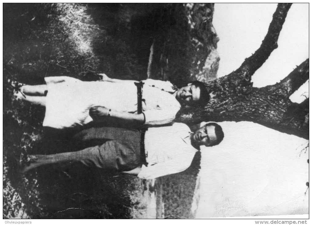Photo De Presse - Le Résistant  JEAN MOULIN  à  MOTPELLIER  Avant La Guerre Avec Son épouse LAURE MOULIN - Personnes Identifiées