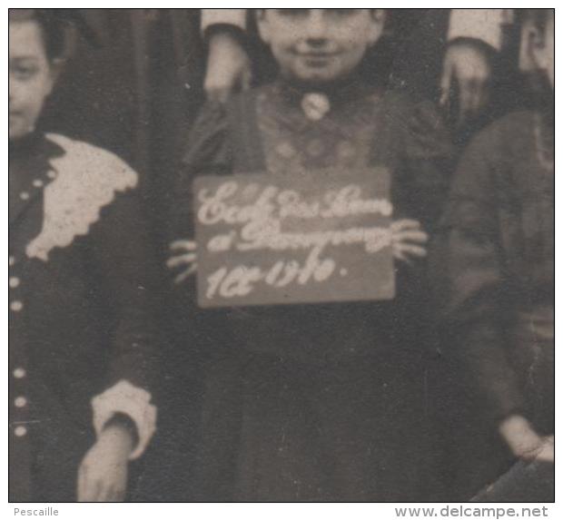 HAINAUT - CARTE PHOTO DE PETITES FILLES AVEC UNE BONNE SOEUR - ECOLE DES SOEURS DE DAMPREMY ? - 1 CC ? - 1910 - Charleroi