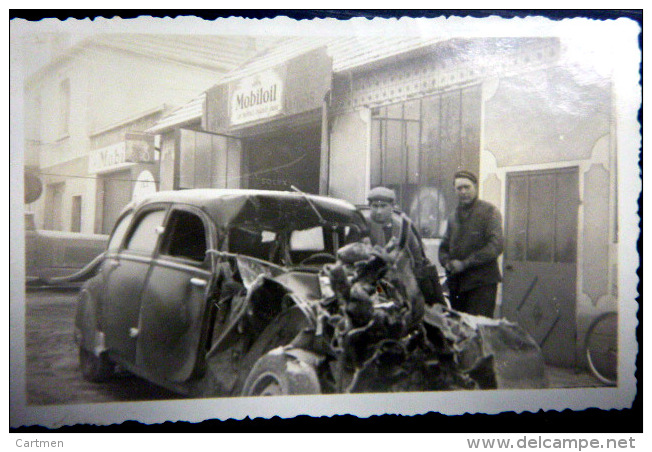 ACCIDENT  AUTOMOBILE  AVANT DE VOITURE  DETRUIT   PHOTO ORIGINALE  1950 DIMENSION  10 X 6 CM - Automobiles