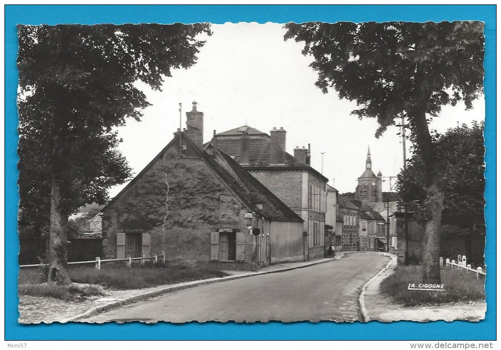 C.P.M. Villenauxe-la-Grande - Rue De La Gare - Autres & Non Classés