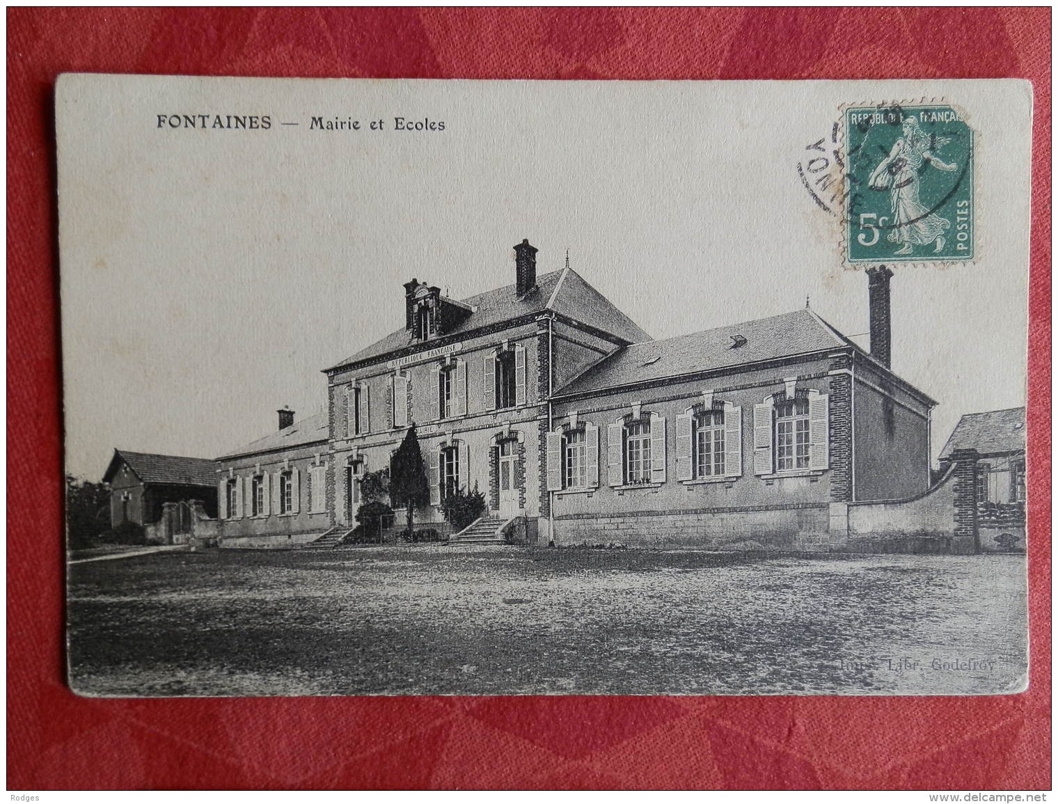 Dep 89 , Cpa FONTAINES , Mairies Et Ecoles (05V089) - Fontaines Salees