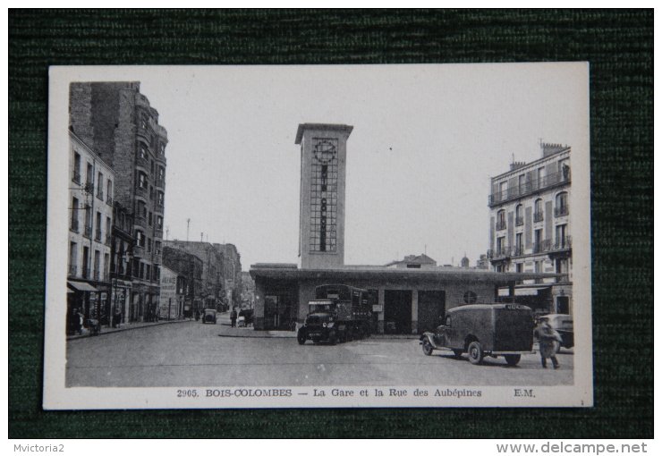 BOIS COLOMBES - La Gare Et La Rue Des Aubépines. - Other & Unclassified