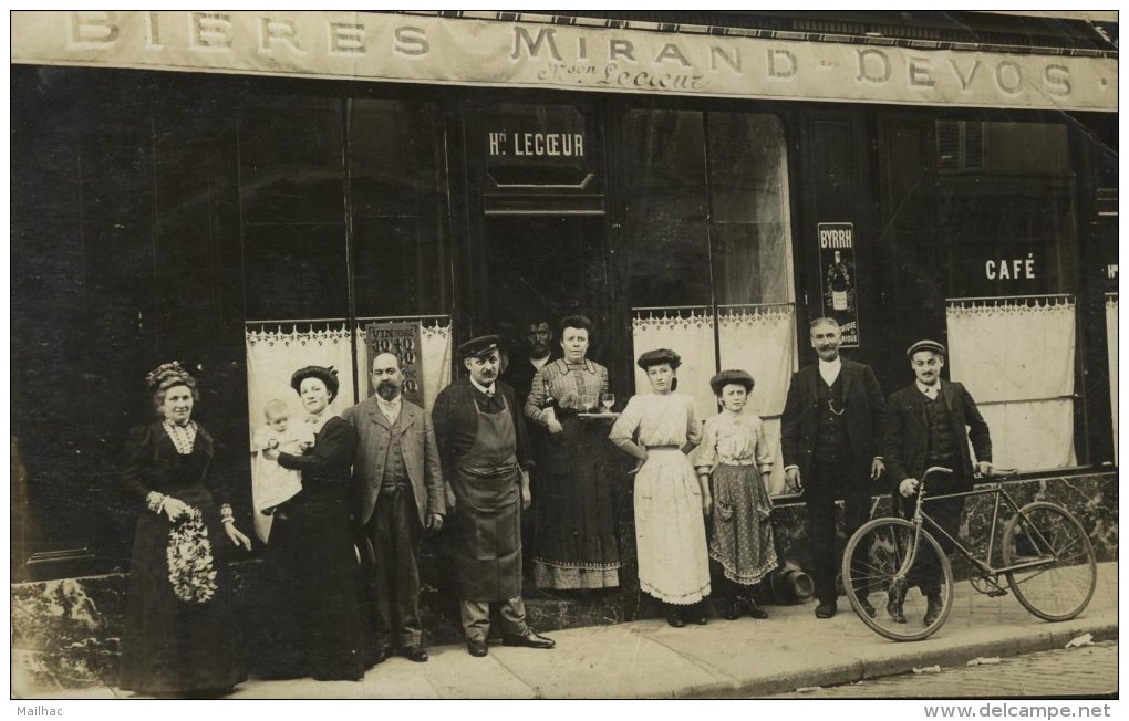 CARTE PHOTO NON SITUEE - CAFE - Maison Henri LECOEUR - Belle Animation - Autres & Non Classés