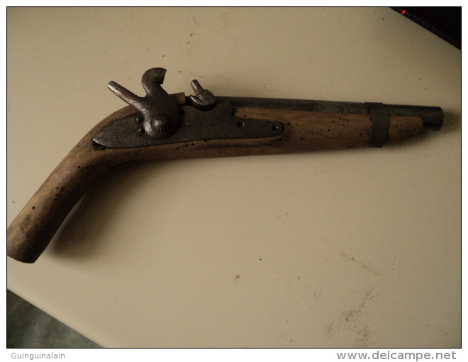 insolte ancien pistolet à cheminée à remonter