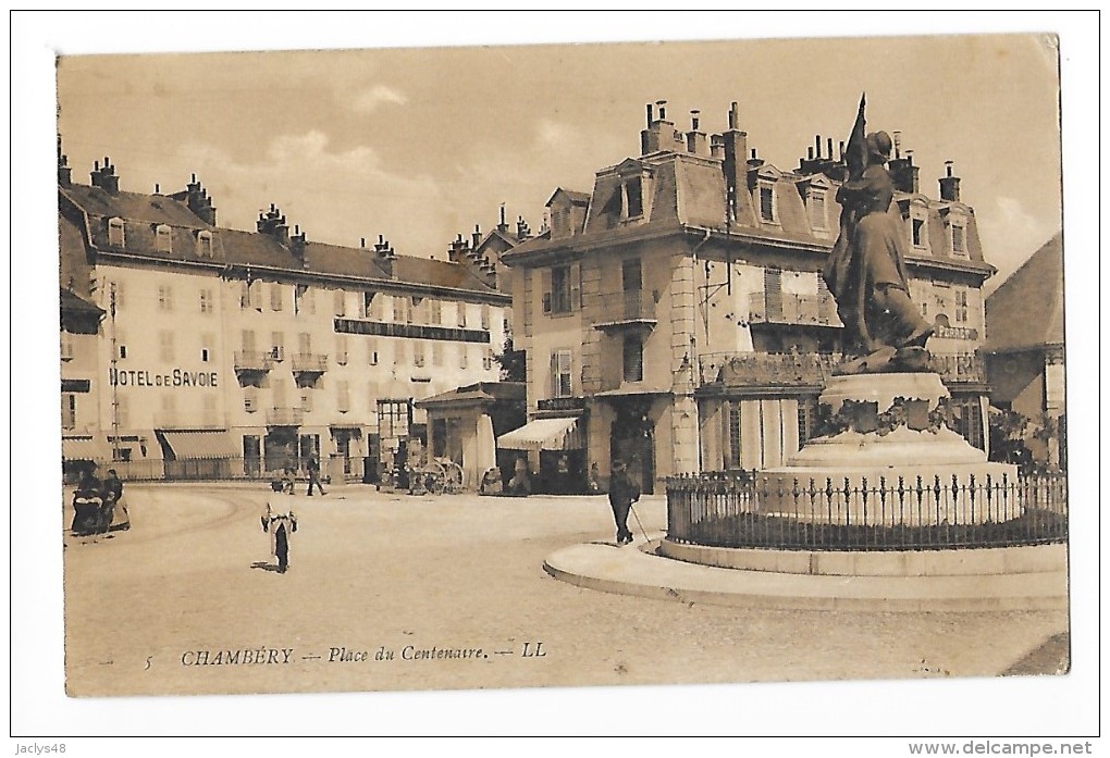 CHAMBERY  (cpa 73)  Place Du Centenaire  -   Hotel De Savoie  - Monument - - Chambery