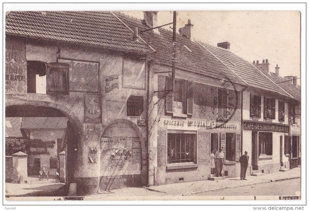 ORGEVAL  - Place De L'Eglise     .Commerces Et Animation    Carte Rare. - Orgeval