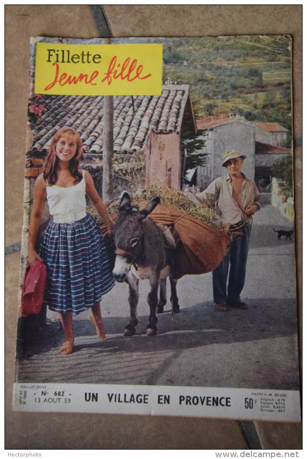 Fillette Jeune Fille N° 682  De 1959 Un Village En Provence - Fillette