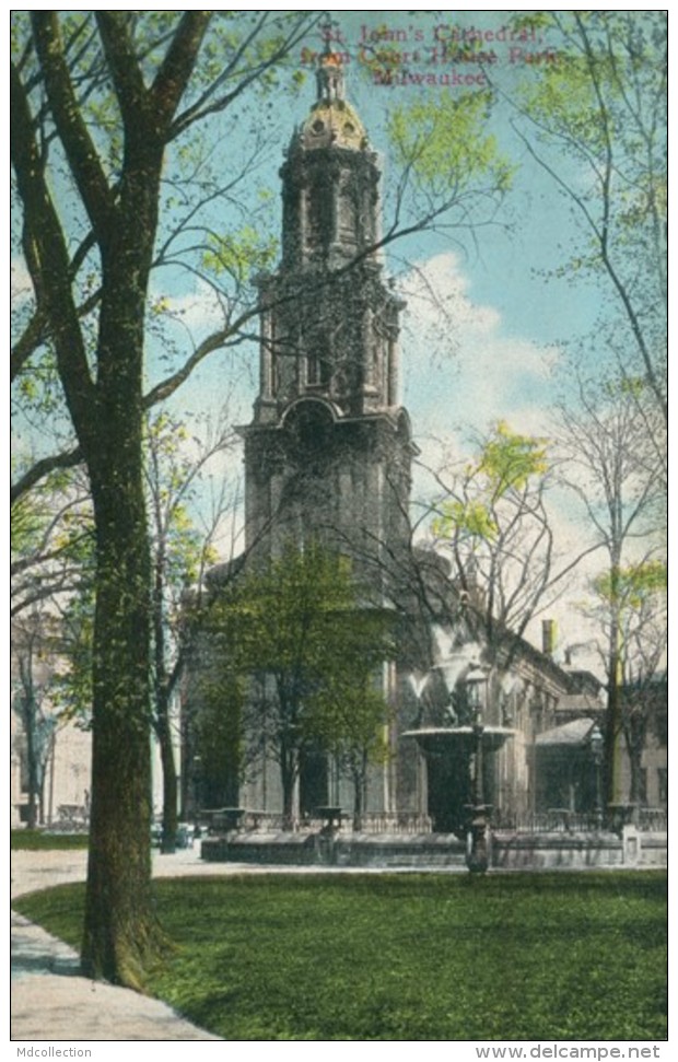 US MILWAUKEE / Saint John's Cathedral From Court House Park / CARTE COULEUR - Milwaukee