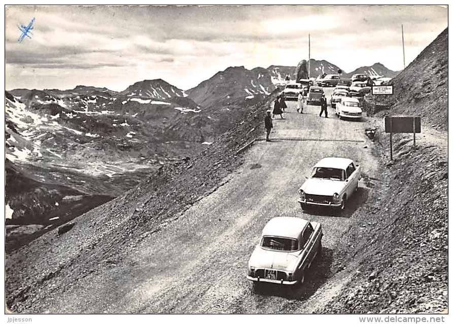 ALPES DE HAUTE PROVENCE  04  RESTEFOND  COL DE LA BONETTE  AUTOMOBILES  RENAULT DAUPHINE - Sonstige & Ohne Zuordnung