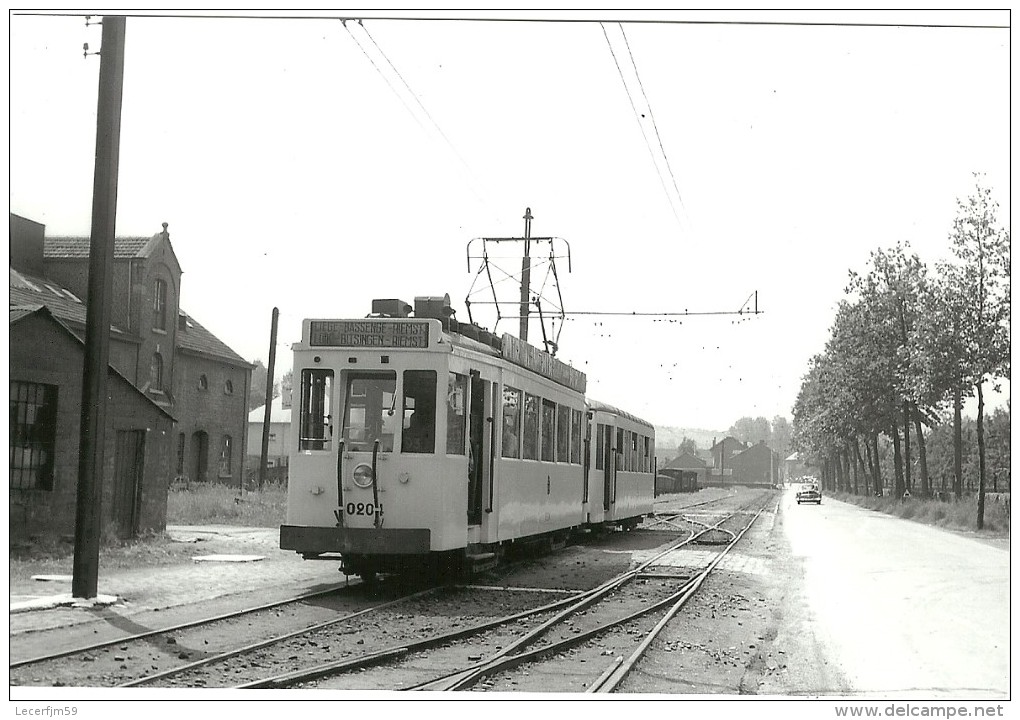 BASSENGE PHOTO D UN TRAM TRAMWAY EN DIRECTION DE RIEMST LIGNE LIEGE BASSENGE EN 1953  (PHOTO REPRODUITE - Autres & Non Classés