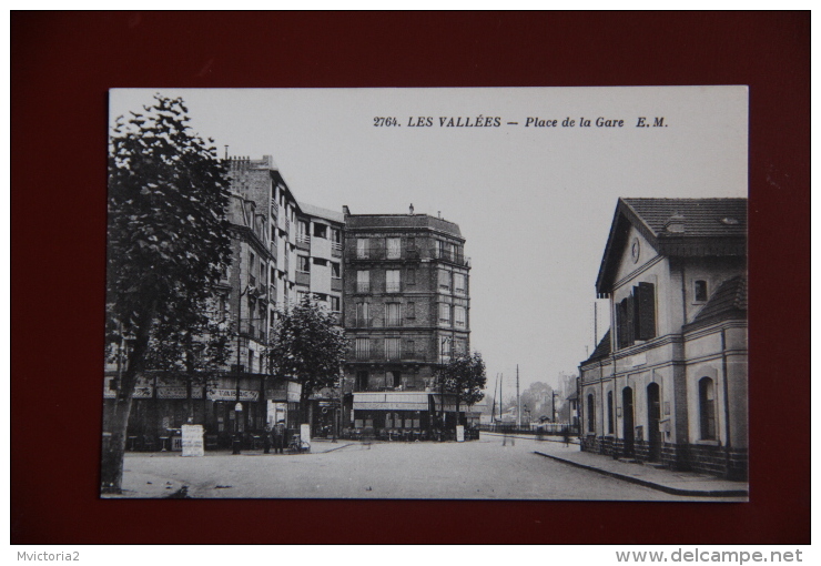 LES VALLEES - Place De La Gare - La Garenne Colombes