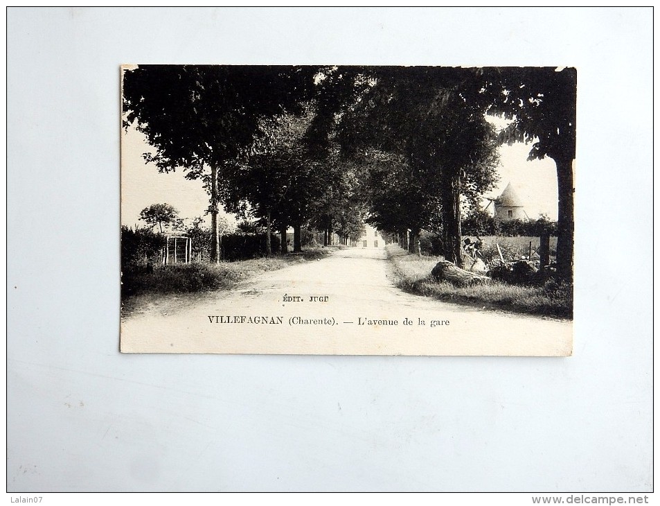 Carte Postale Ancienne : VILLEFAGNAN : L´ Avenue De La Gare, Moulin - Villefagnan