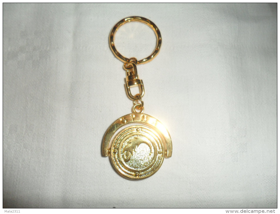 ANCIEN PORTE-CLE / PUB SOUVENIR  CYNA - Porte-clefs