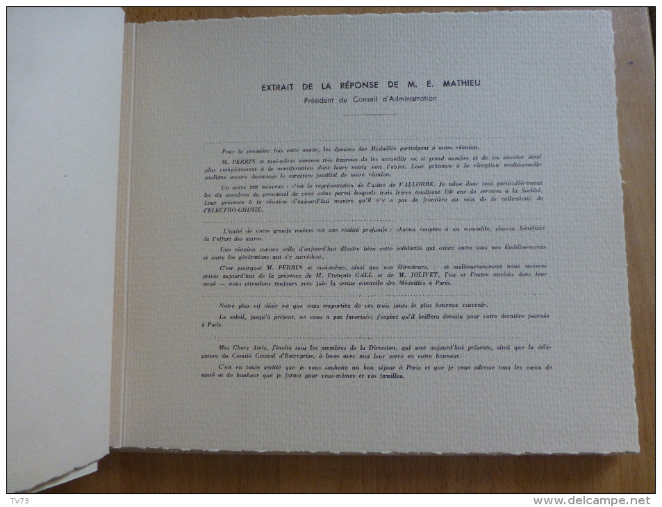 EUC - Album Souvenir Des Acieries électriques D´UGINE ( Savoie ) - Réception Des Médailles Du Travail 1956 - Autres & Non Classés