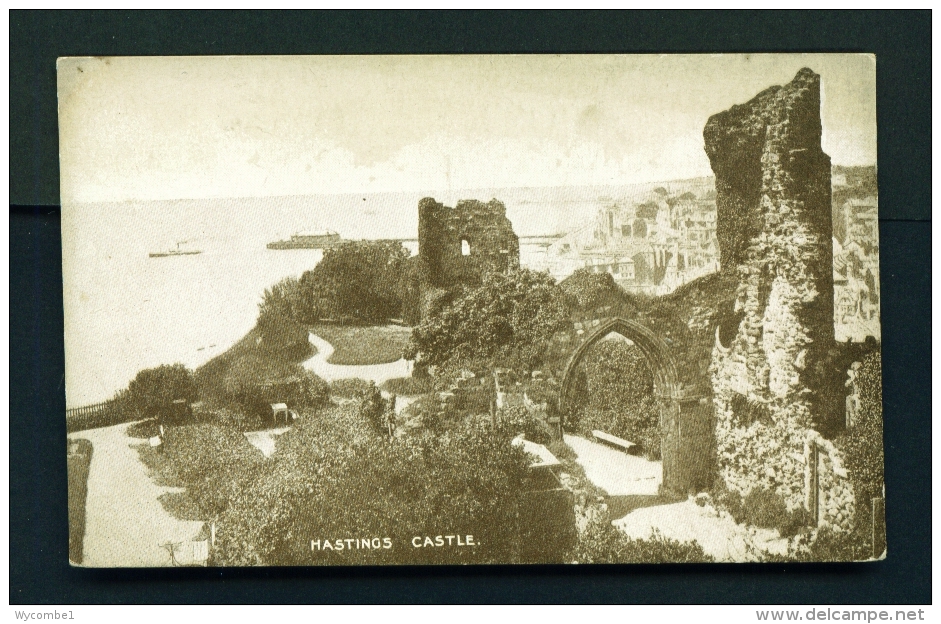 ENGLAND  -  Hastings  The Castle  Unused Vintage Postcard - Hastings