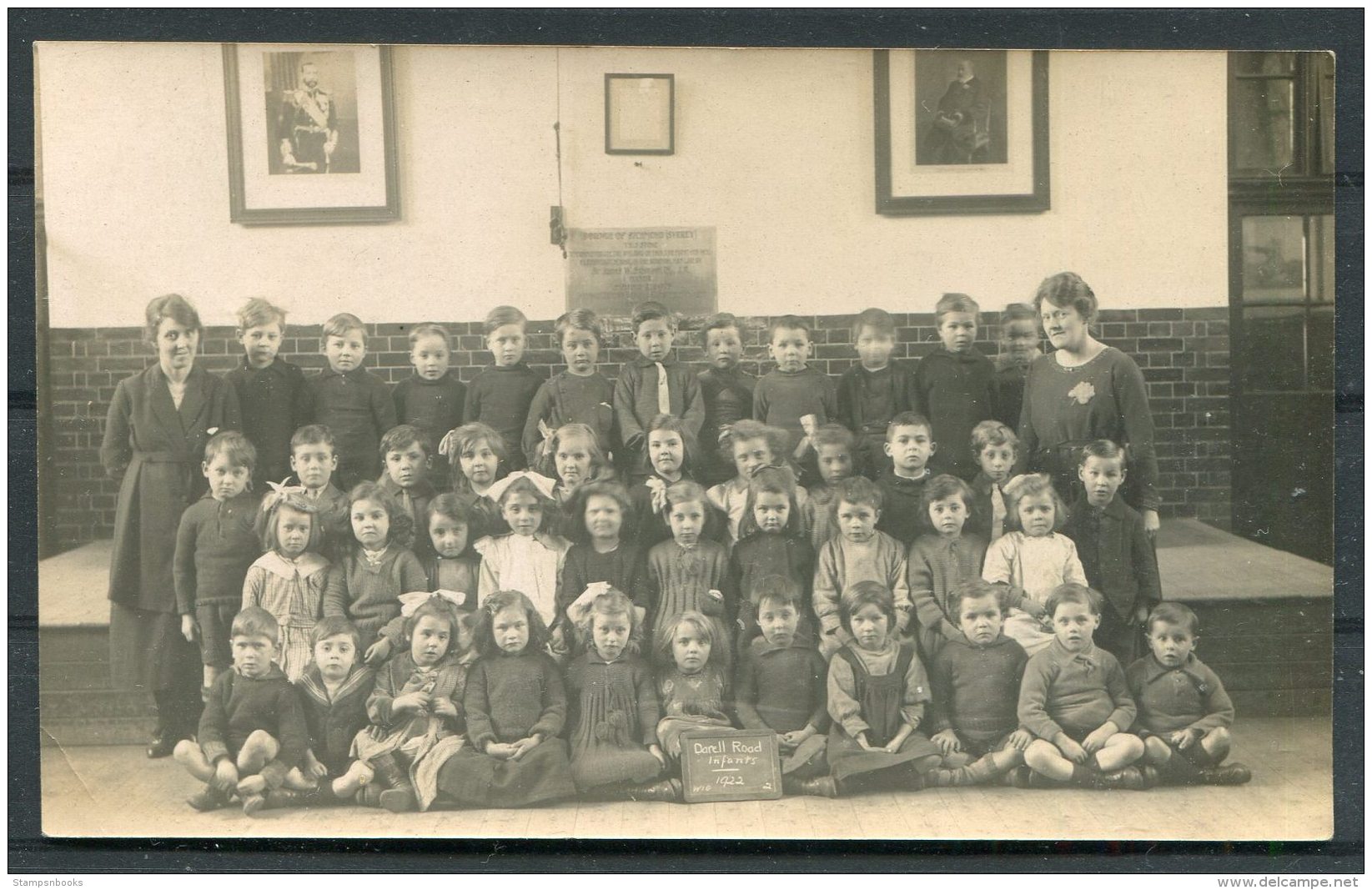 Darell Road Infants School, Richmond, Surrey 1922 Class W10 2 RP Postcard - Surrey