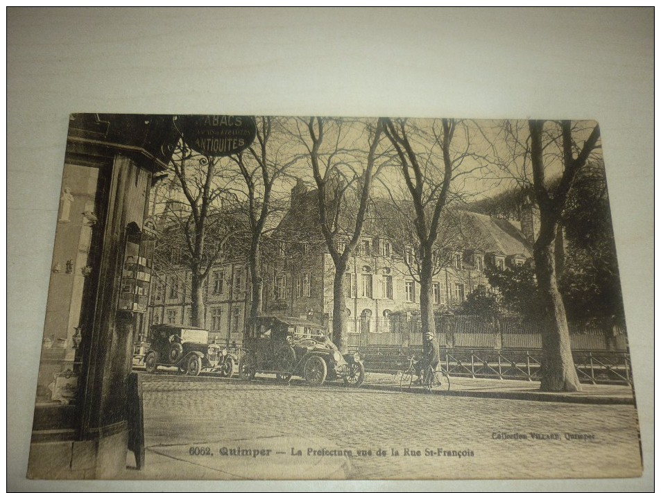 29 - Quimper : La Préfecture : Vue Prise De La Rue Saint-François : Animée - Quimper