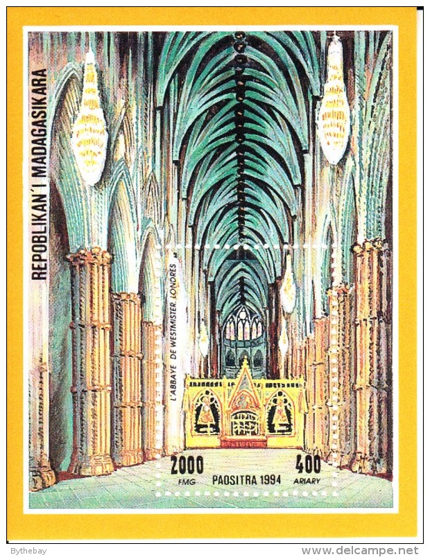 Madagascar MNH Scott #1215 Souvenir Sheet 2000fr Westminster Abbey - Cathedrals - Madagascar (1960-...)