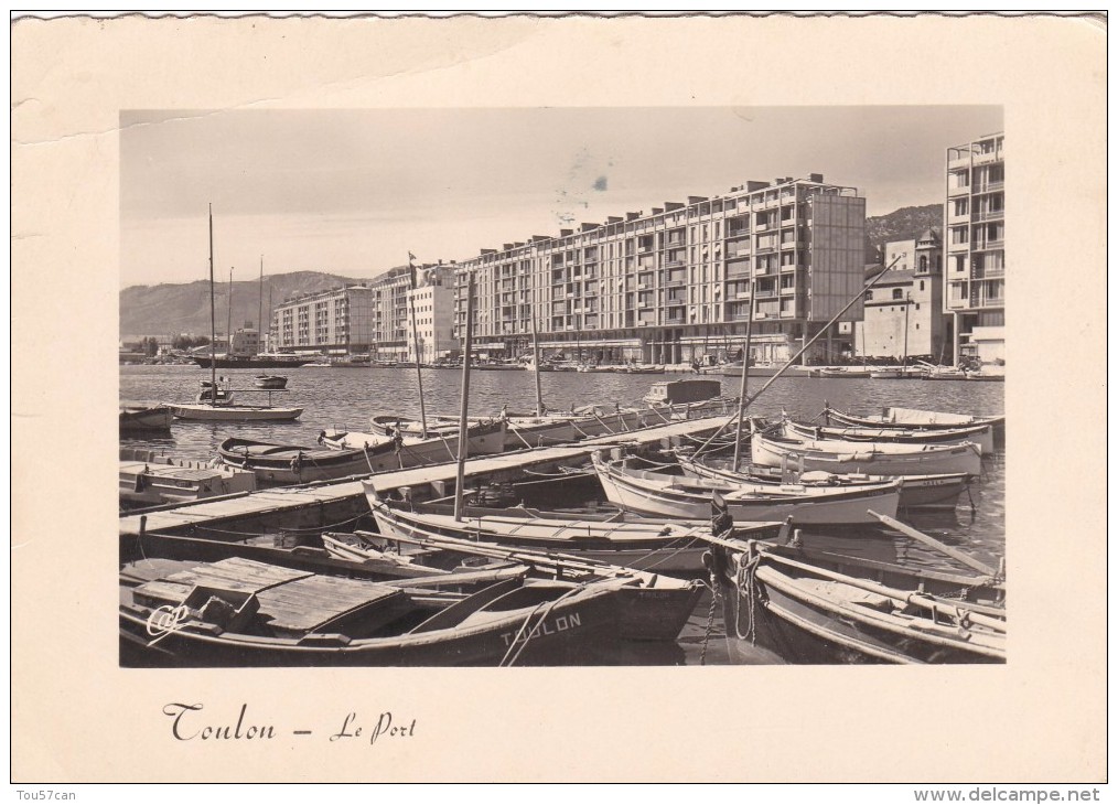 TOULON  -  VAR  -  (83) - CPSM DENTELEE & ANIMEE DU PORT EN 1955...... - Toulon