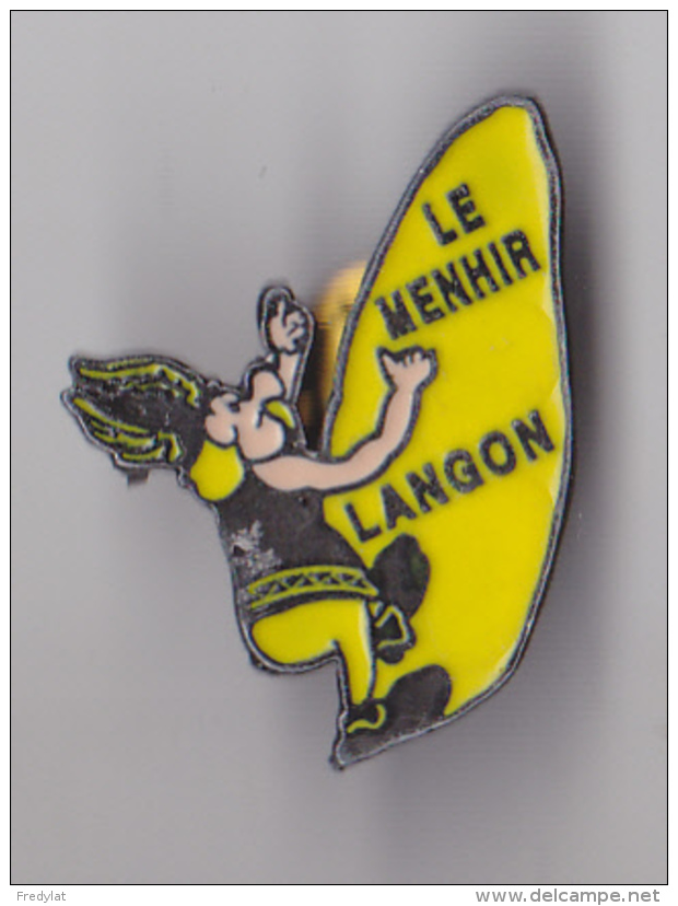 PIN´S  THEME VILLE DE LANGON  EN GIRONDE  LE MENHIR - Villes