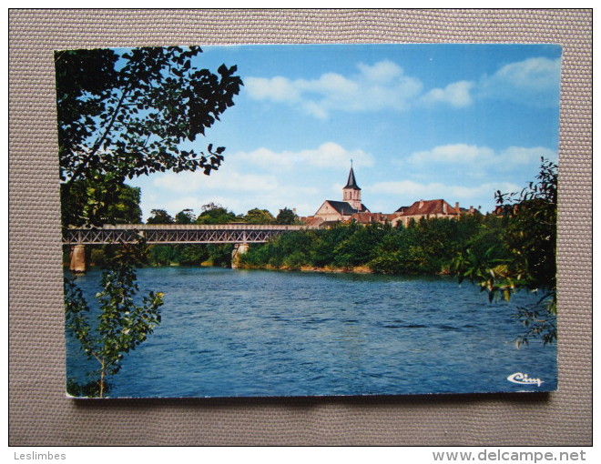 Ingrandes Sur Vienne. Eglise Saint Pierre Et Saint Paul Sur La Rive Droite De La Vienne. - Ingrandes