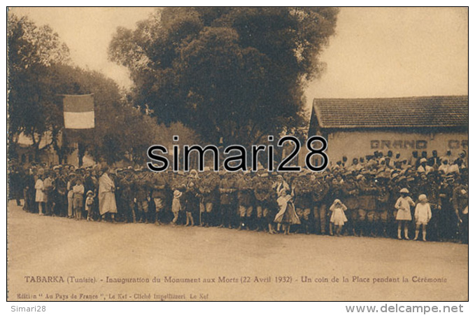 TABARKA -INAUGURATION DU MONUMENT AUX MORTS (22 Avril 1932) UN COIN DE LA PLACE PENDANT LA CEREMONIE(CP DE CARNET) - Tunesien