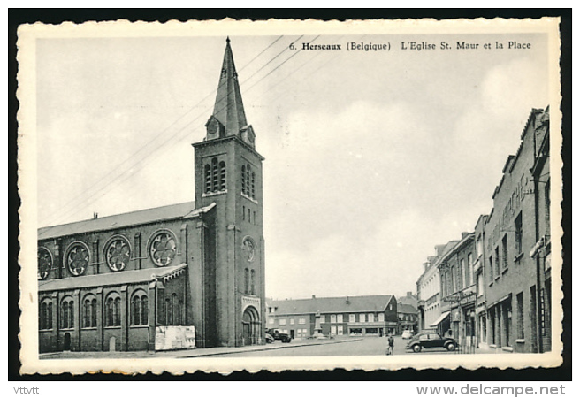 HERSEAUX (Mouscron) : L'Eglise Saint Maur Et La Place (Neuve) Volkswagen, TBE - Moeskroen