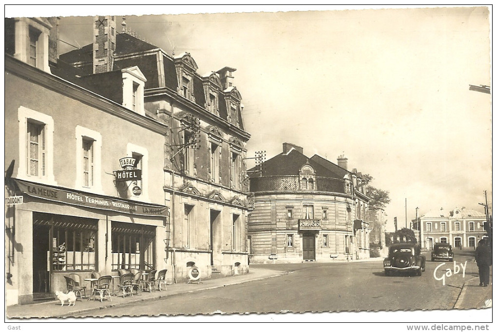 85  FONTENAY  LE  COMTE   RUE  DE  LA  REPUBLIQUE    HOTEL  TERMINUS  ET  LA  GARE - Fontenay Le Comte