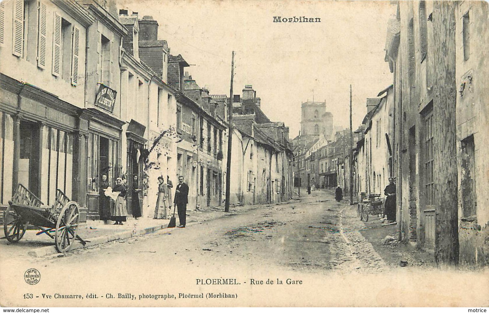 PLOERMEL - Rue De La Gare,Magasin Au Bon Marché J Le Breton. - Ploërmel
